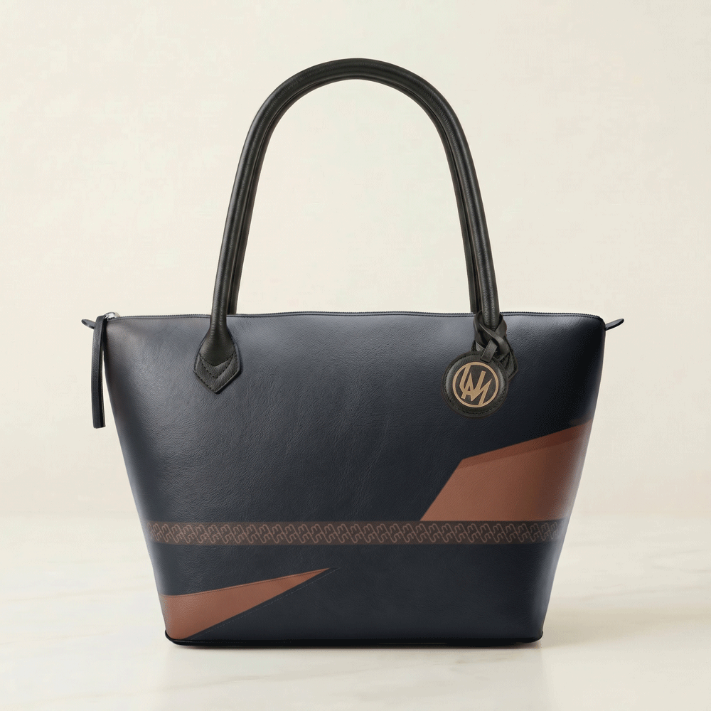 Black leather tote bag in City Noir design from the Ucammi Forma collection