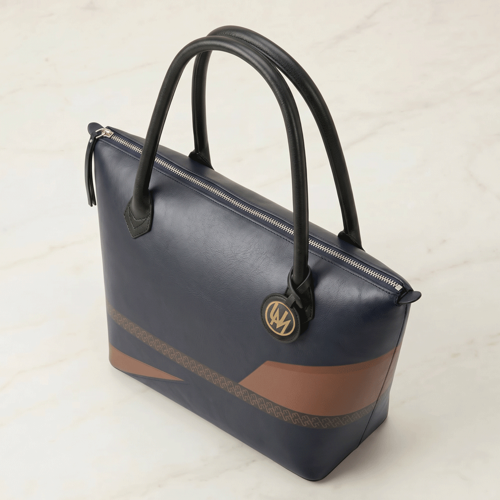 Nappa leather tote bag profile detail with zip-top fastening and black handles